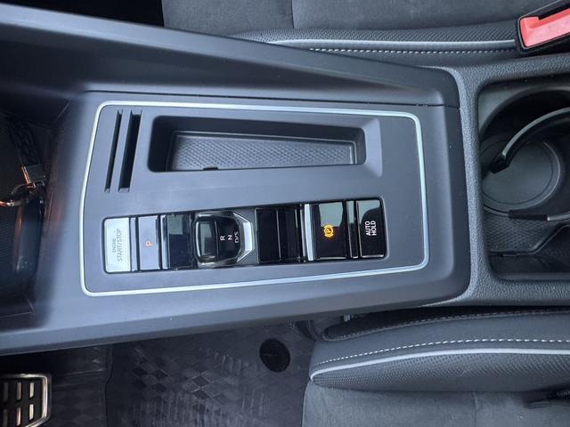 Volkswagen Golf 2023, фото 16