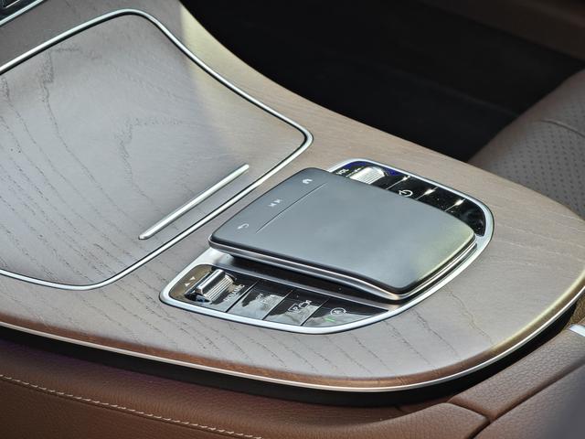 Mercedes-Benz E-Class 2023, фото 14