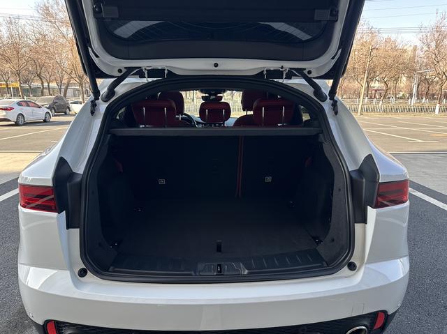 Jaguar E-PACE 2024, фото 15