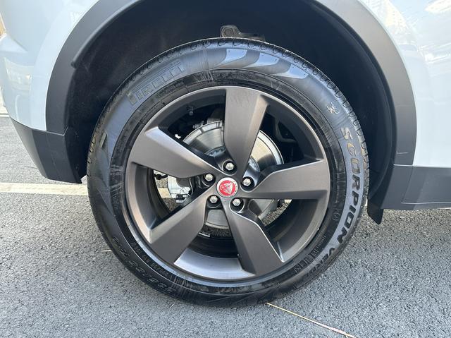 Jaguar E-PACE 2024, фото 16
