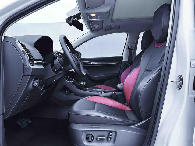 Skoda Karoq 2023, фото 16