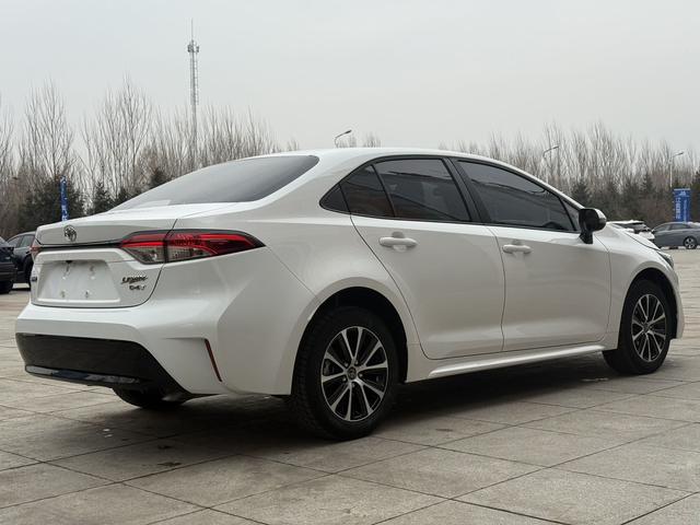 Toyota Corolla 2023, фото 17