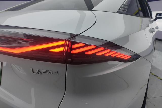 Geely Galaxy L6 2025, фото 8