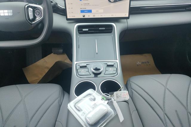 Geely Galaxy L6 2025, фото 16