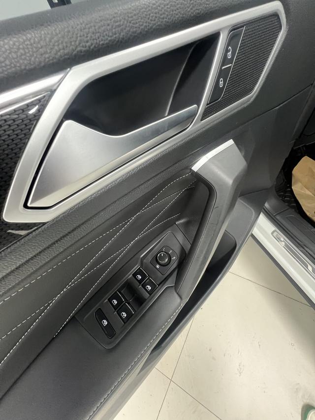 Volkswagen Tiguan 2023, фото 16