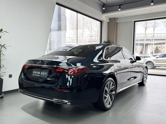 Mercedes-Benz E-Class 2025, фото 4