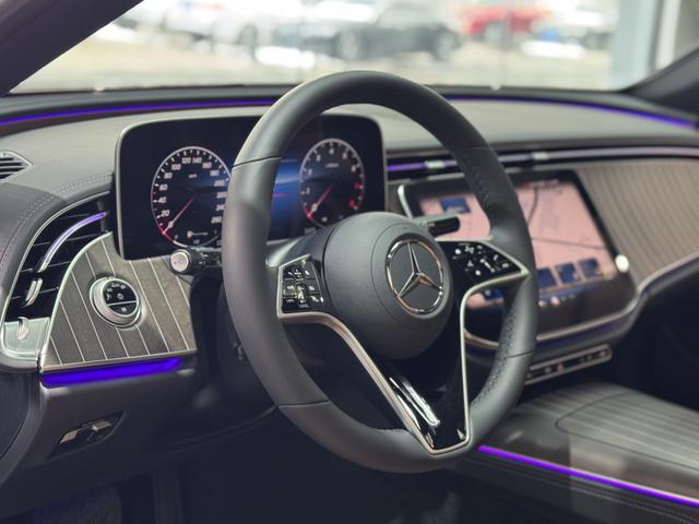 Mercedes-Benz E-Class 2025, фото 16
