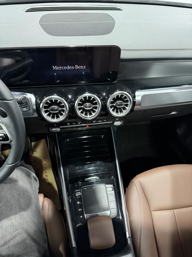 Mercedes-Benz GLB 2023, фото 15