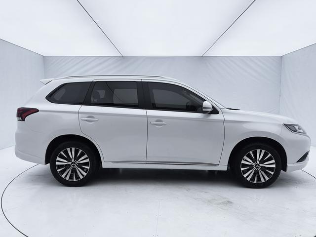 Mitsubishi Outlander 2021, фото 9