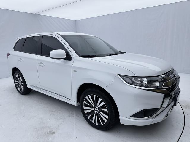 Mitsubishi Outlander 2021, фото 3