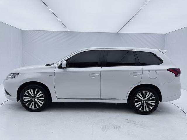 Mitsubishi Outlander 2021, фото 8