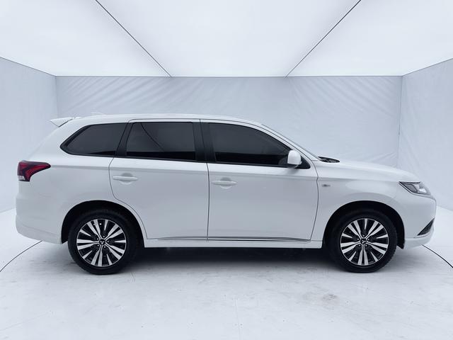Mitsubishi Outlander 2021, фото 9