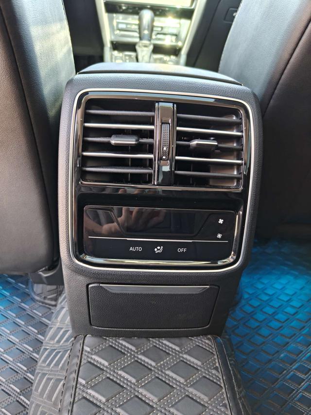 Volkswagen CC 2023, фото 11