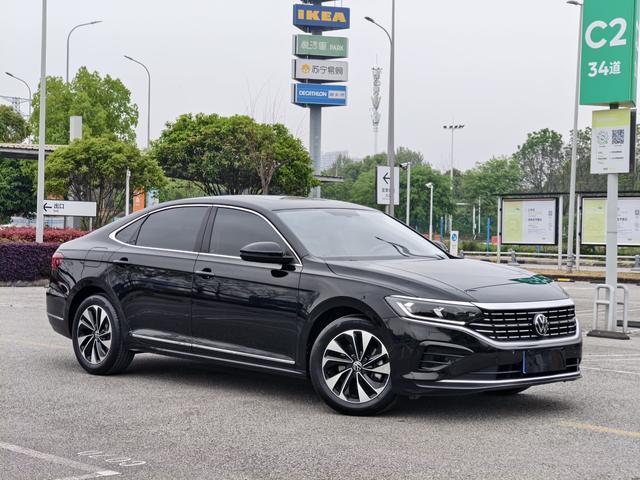 Volkswagen Passat 2023, фото 3