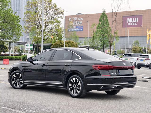 Volkswagen Passat 2023, фото 4
