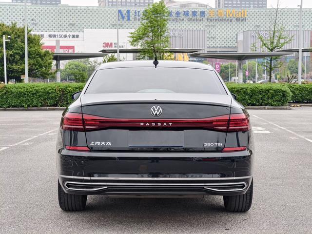 Volkswagen Passat 2023, фото 5