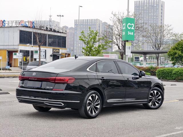 Volkswagen Passat 2023, фото 6
