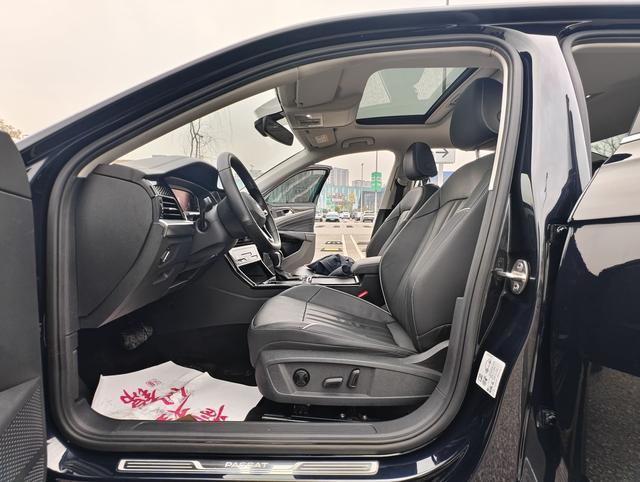 Volkswagen Passat 2023, фото 7