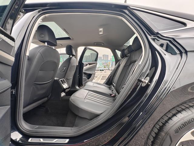 Volkswagen Passat 2023, фото 8