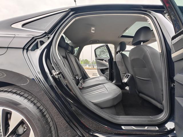 Volkswagen Passat 2023, фото 9