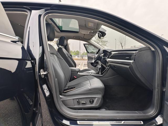 Volkswagen Passat 2023, фото 10
