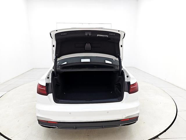 Audi A4L 2022, фото 15