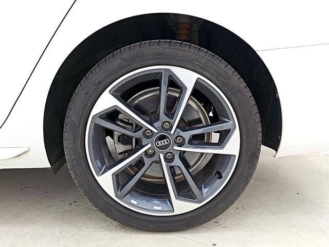 Audi A4L 2022, фото 16