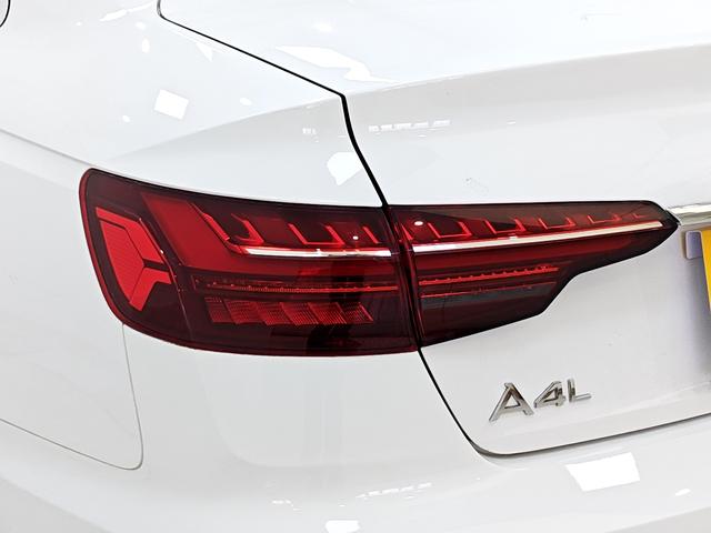 Audi A4L 2022, фото 20