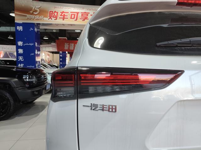 Toyota Crown 2024, фото 17
