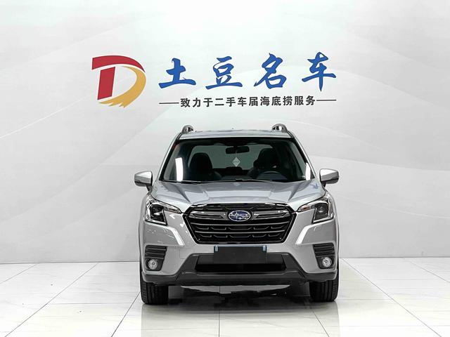 Subaru Forester 2022, фото 2