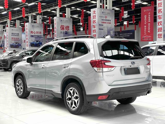 Subaru Forester 2022, фото 16