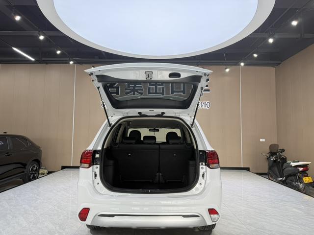 Mitsubishi Outlander 2021, фото 17