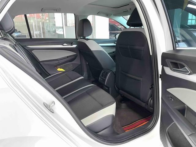 Volkswagen Golf 2023, фото 14