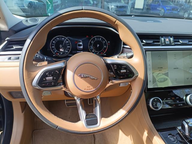 Jaguar XFL 2025, фото 11