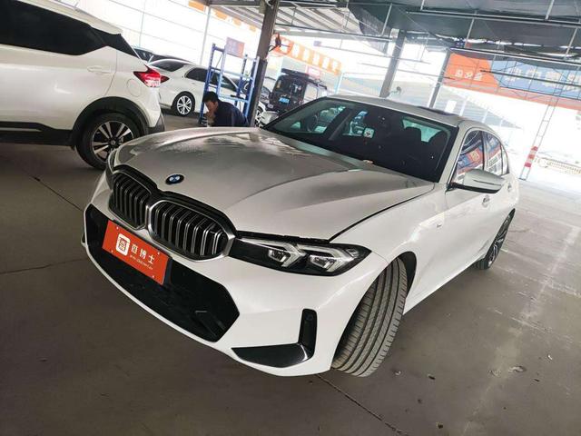 BMW 3 2023, 2 л турбо, автомат, задний, пробег 35 600 км — авто из Китая с пробегом