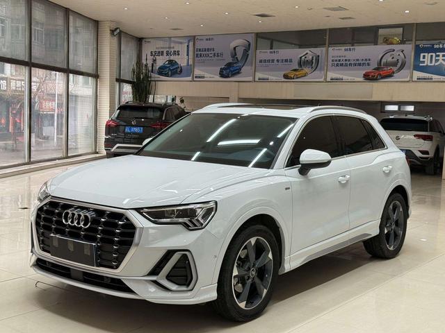 Audi Q3 2023, 1.4 л турбо, робот (DCT), передний, пробег 18 000 км — авто из Китая с пробегом