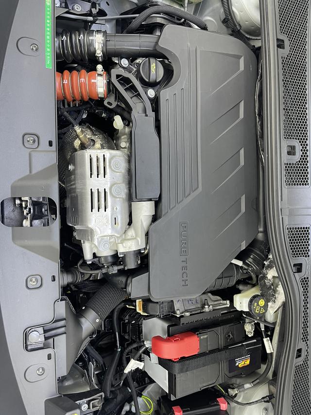 Peugeot 2008 2022, фото 14