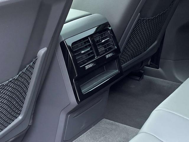 Volkswagen Touareg 2022, фото 15