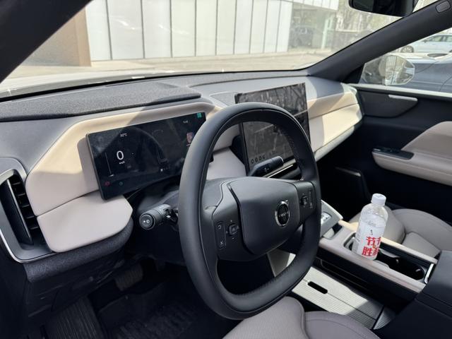 Volvo XC70 2026, фото 6