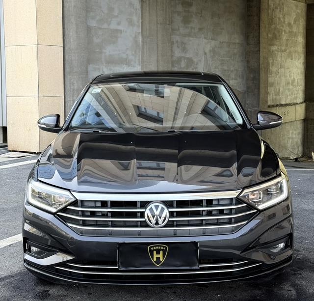 Volkswagen Jetta 2021, фото 2