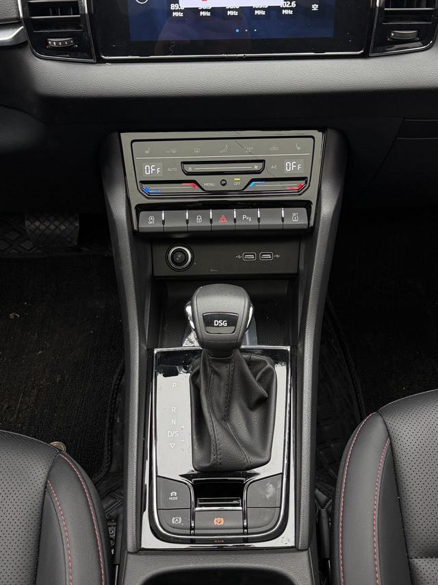 Skoda Karoq 2023, фото 16