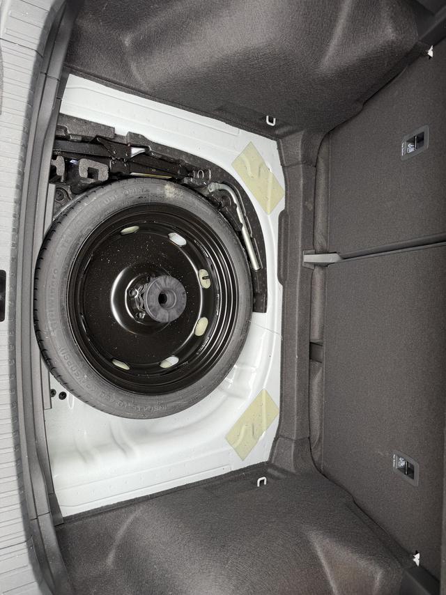Skoda Karoq 2023, фото 17