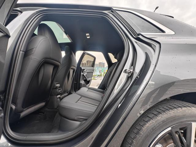 Audi A3 2023, фото 8