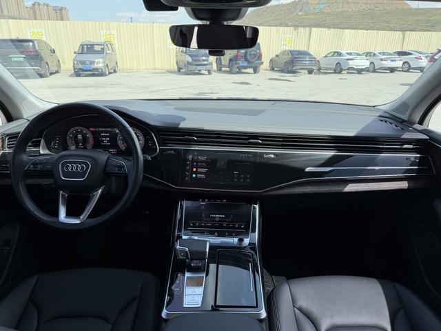 Audi Q7 2023, фото 5