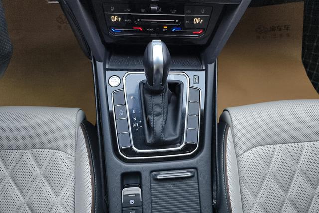 Volkswagen Passat 2023, фото 16