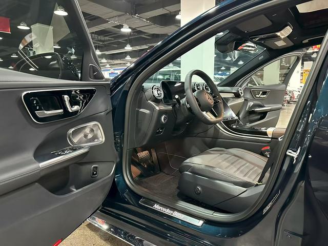 Mercedes-Benz C-Class 2026, фото 4