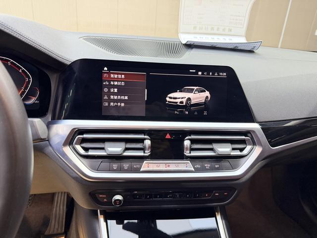 BMW 3 2022, фото 13
