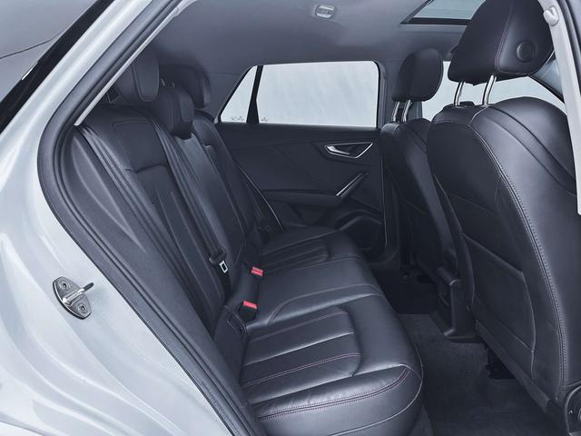 Audi Q2L 2022, фото 16