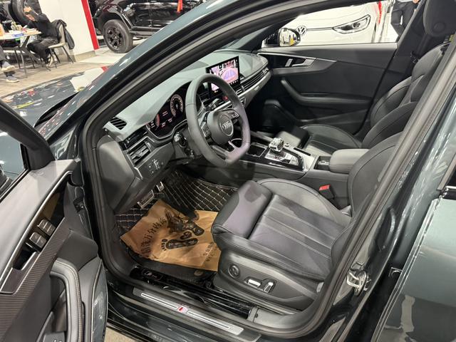 Audi A4L 2024, фото 4