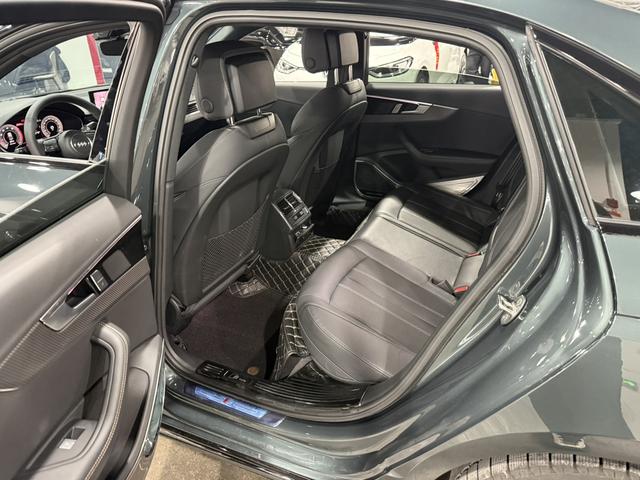 Audi A4L 2024, фото 5